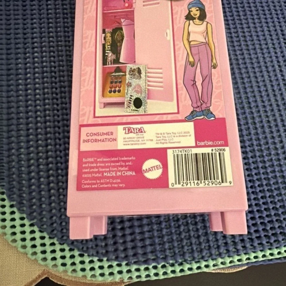 Barbie Design Activity Locker‎ (Item #52906).   715